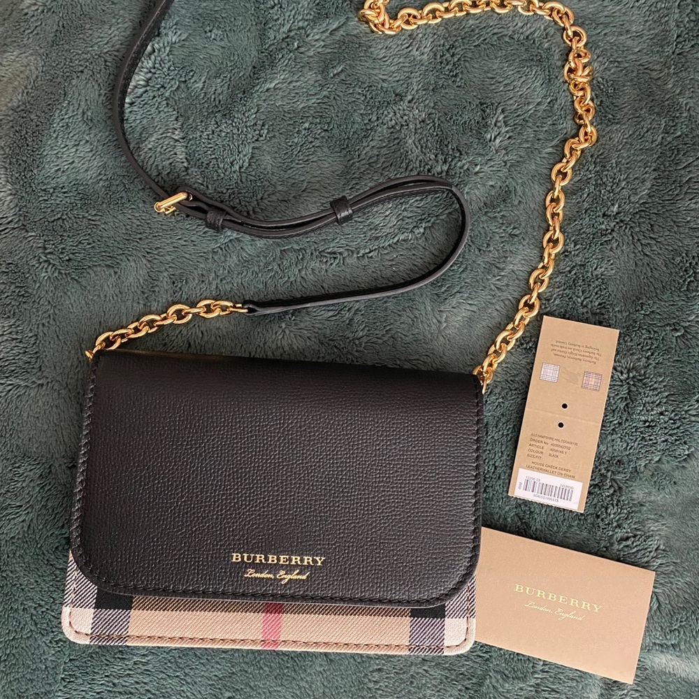 SOLD ON M.‼️Burberry Bag